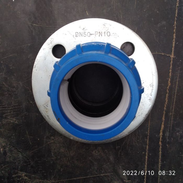 Продам фланец с муфтой под 63 трубу