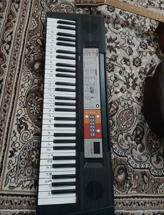 Сентизатор Yamaha PSR-F50