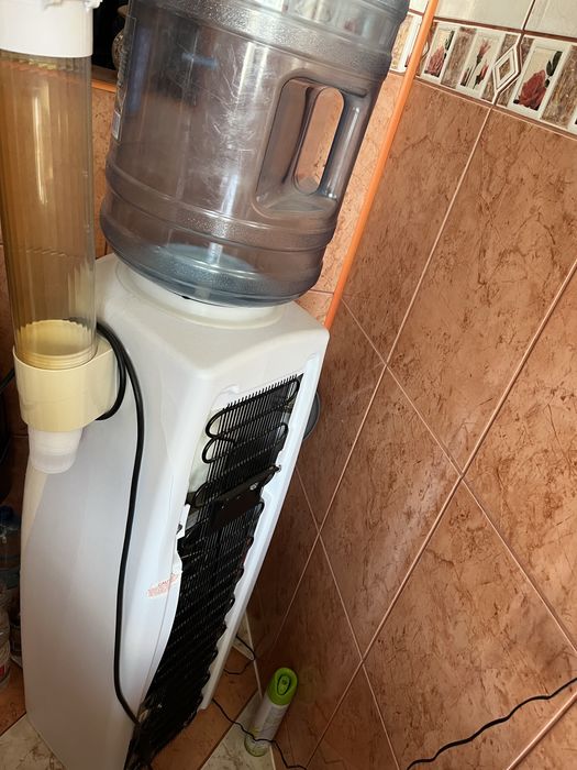 Dozator apa electric podea