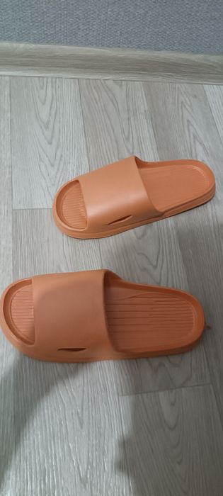 Продам тапочки новые