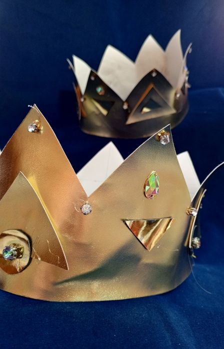 Короны на заказ, кожзам 
Звоните или пишите в ТГ в любое время 
Смотри