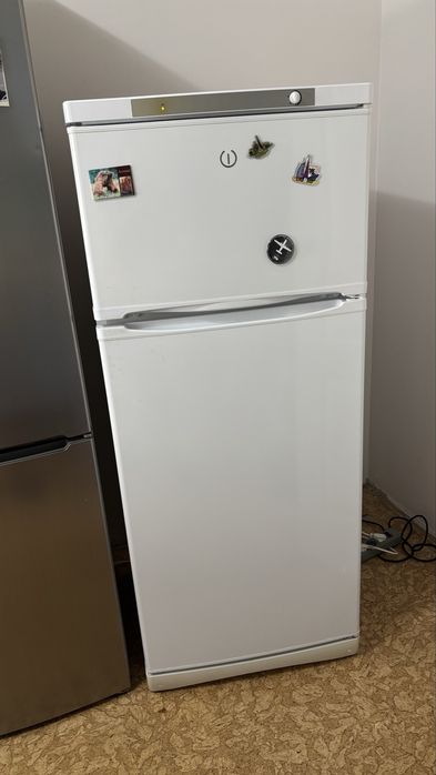 Холодильник indesit