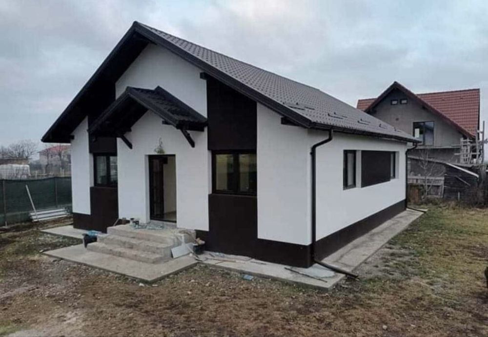 Vand case pe structura metalica