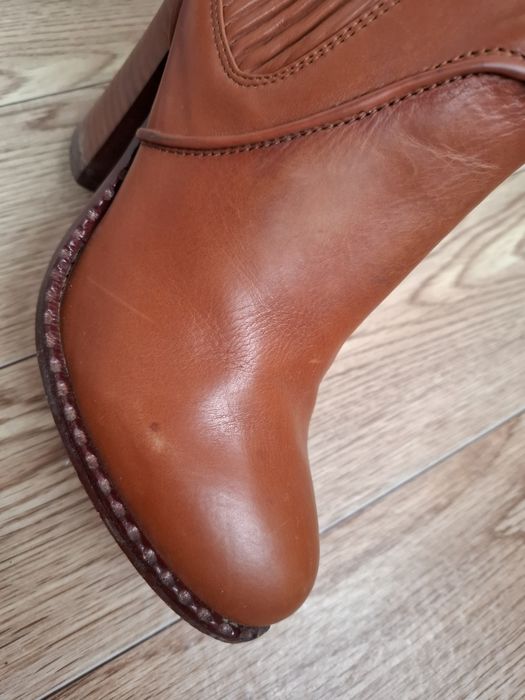 Продам кожаные полусапожки на каблуке