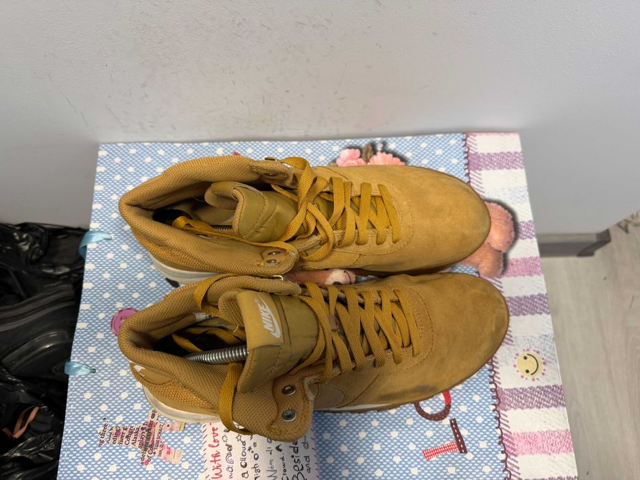 '''Nike Hoodland Suede''оригинални зимни обувки 44 номер