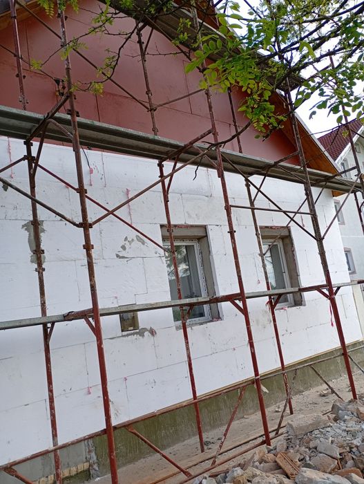 Execut lucrări de construcții finisaje interioare și exterioare etc.