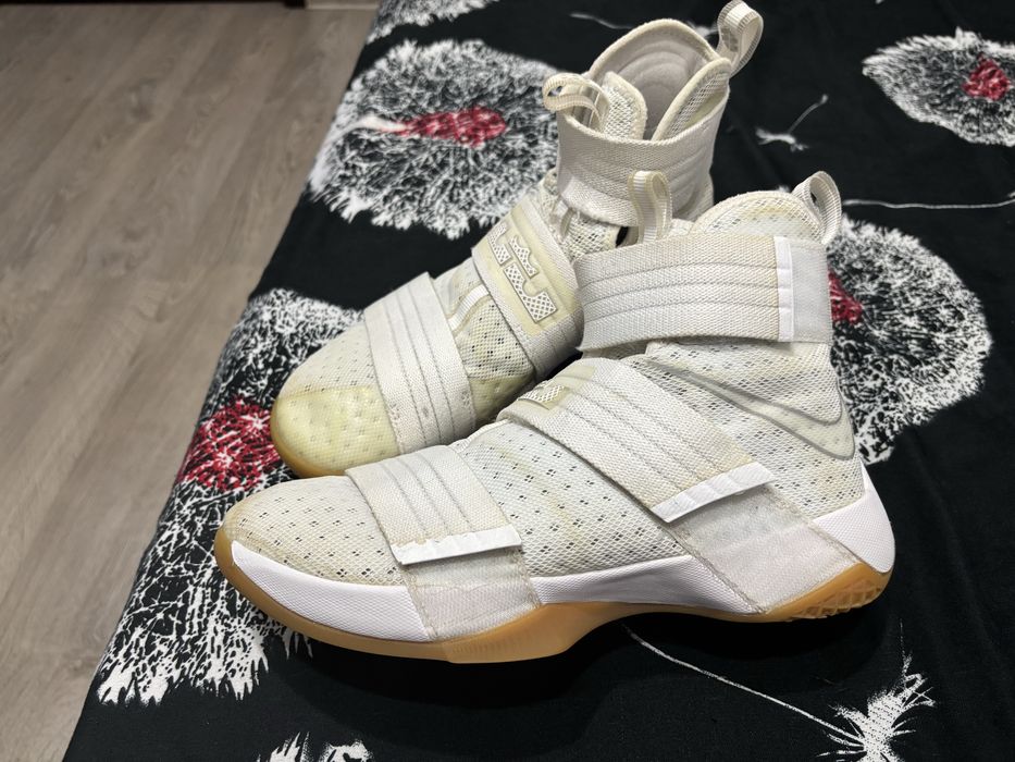 Nike Lebron James  marimea 40,5