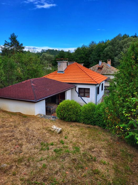 Продава се Къща в София, Витоша - 410 кв.м за 187 €/кв.м - Снимка #1