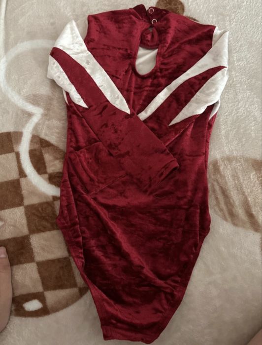 Costum pwntru onprintesa gimnasta