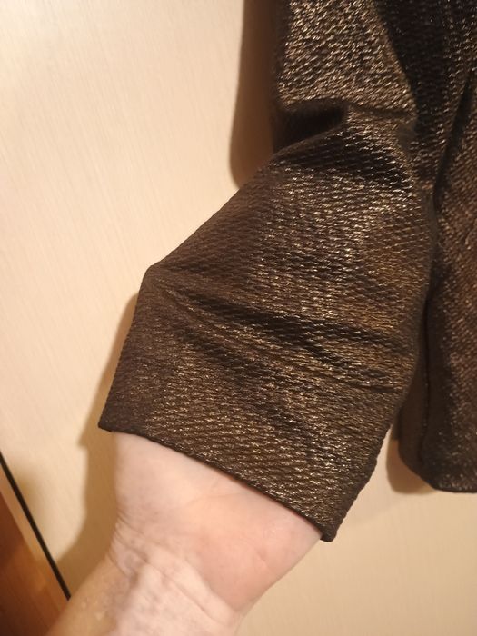 Дамски блейзър с лъскав ефект