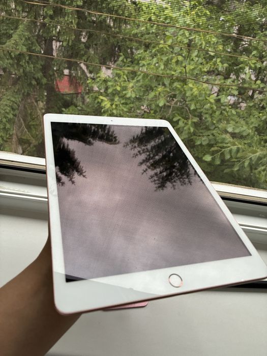 Ipad gen 8, in conditie buna