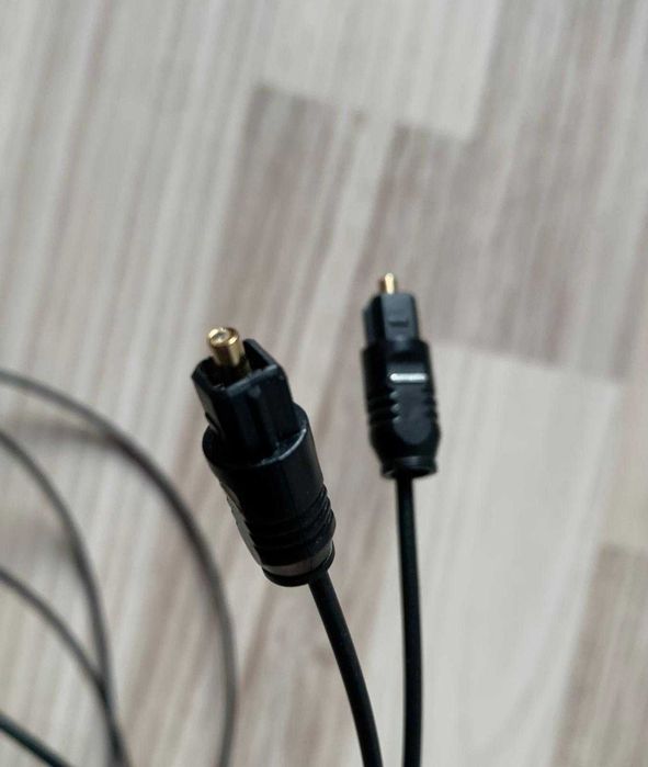 Cablu audio optic
