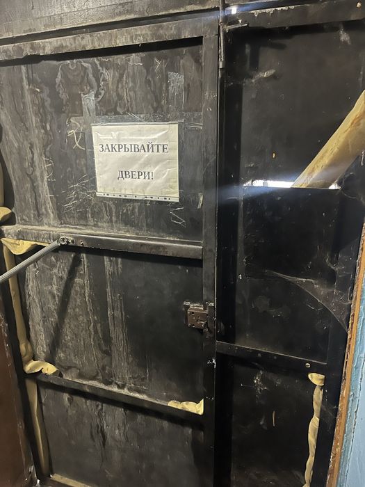 Продам железную дверь