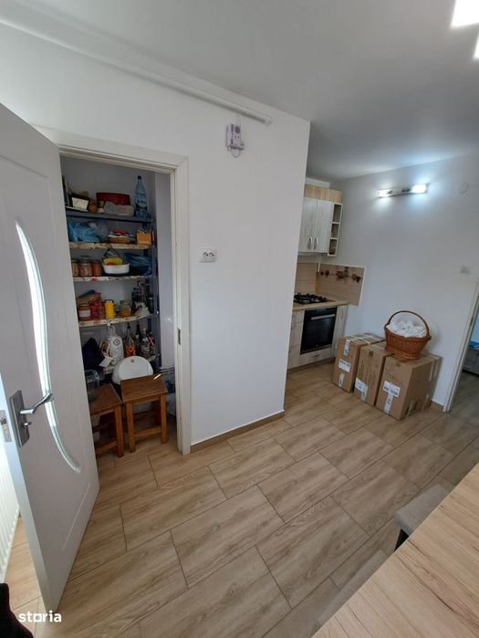 Apartament 3 cam decomandat et. 1, str Marasesti