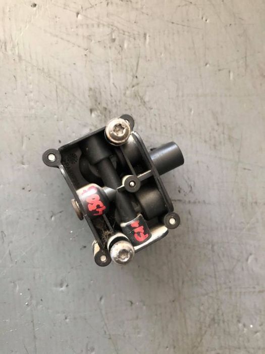 distribuitor aer suspensie bmw seria 5 f11