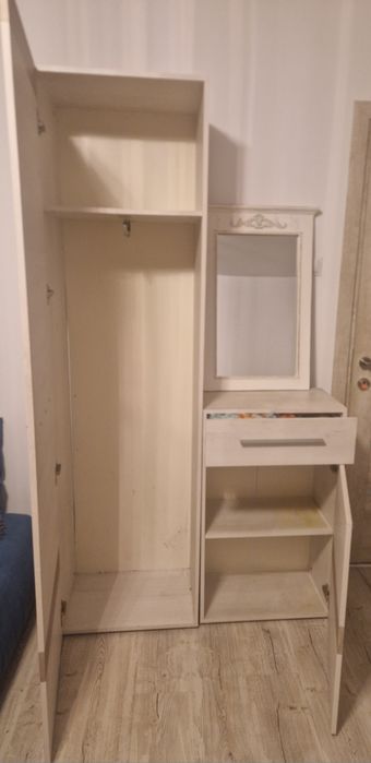Set Mobilier Hol / Dormitor: Dulap înalt tip Soldat + Comodă + Oglindă