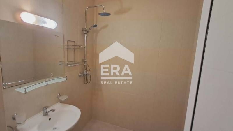 Тристаен, ексклузивен, обзаведен апартамент под наем, с южно изложение