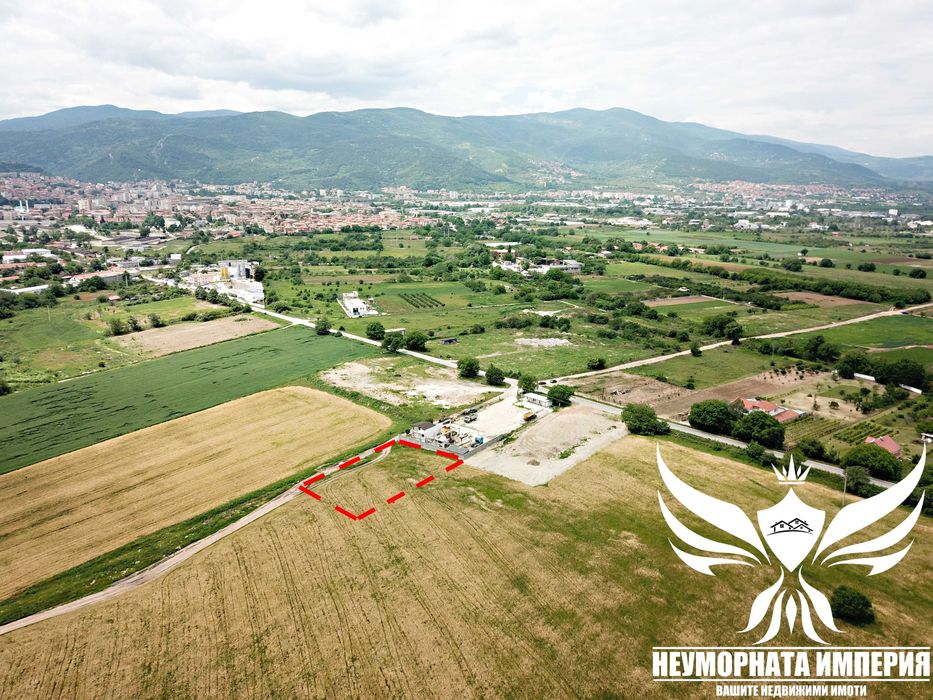 Под наем земя, парцел, паркинг 4320кв.м. в Асеновград, втора линия