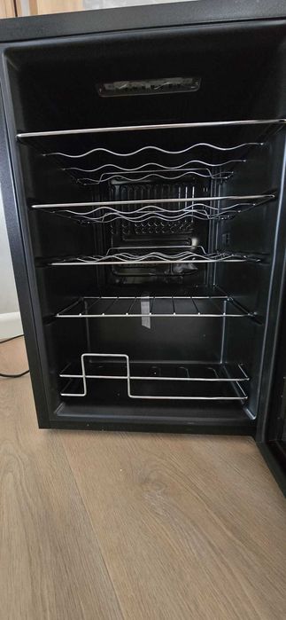 Vand frigider vinuri Klarstein Shiraz 43cm 20 de Sticle Negru