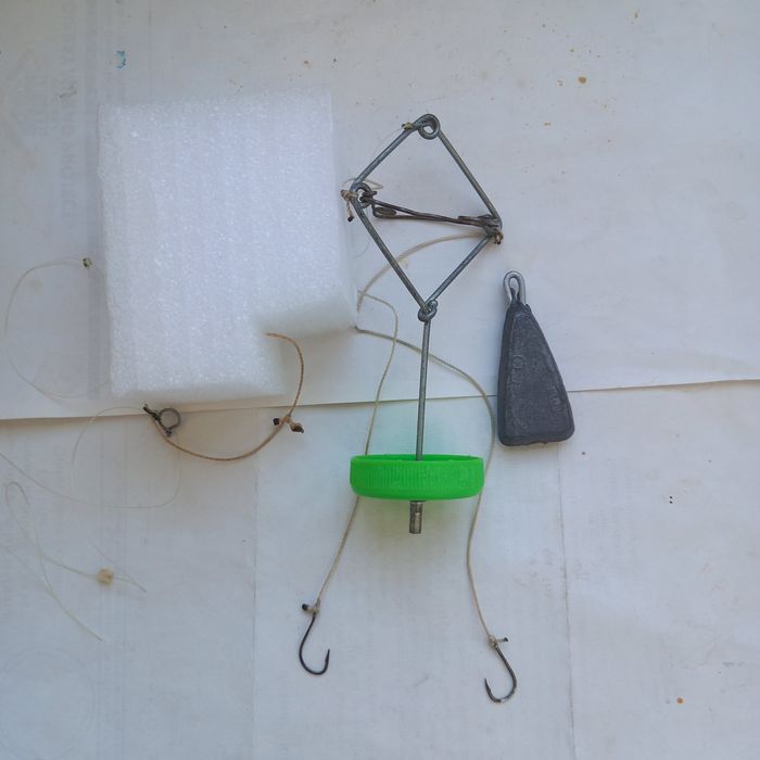 Вёсла,запаска для лодки, снасти,карта и