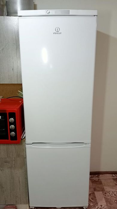 Холодильник двухкамерный Indesit