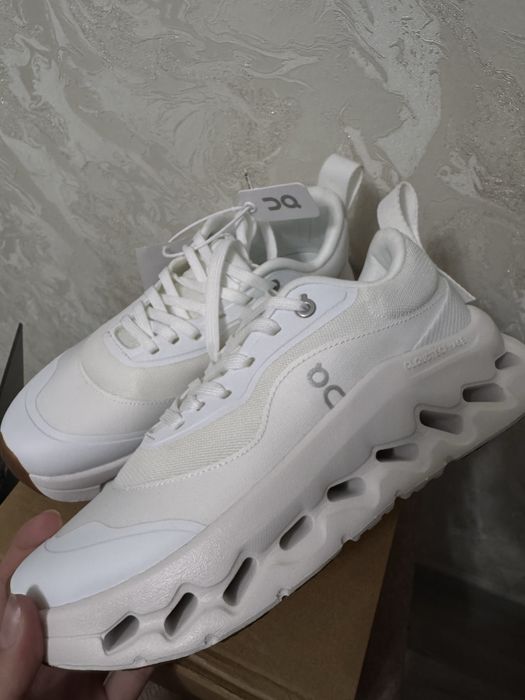 Новые кроссовки ON CLOUDTILT