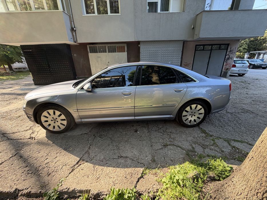 Audi a8  4.2 бензин 2004 година