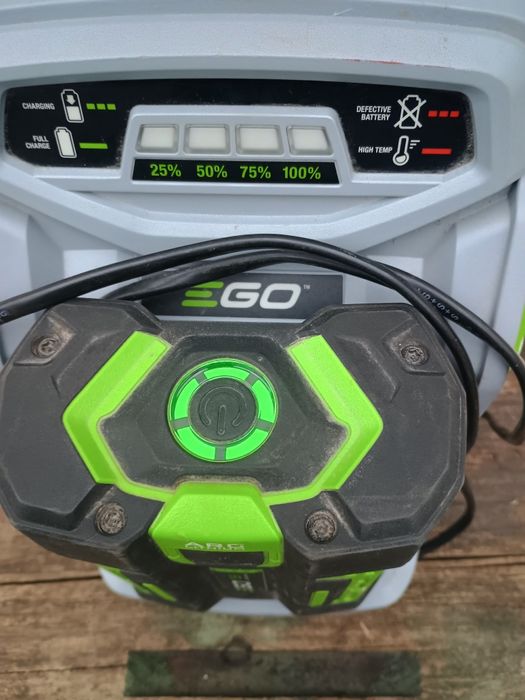 Baterie și încărcător rapid ego