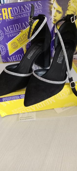 Босоножки 35 размер. Цена 7000