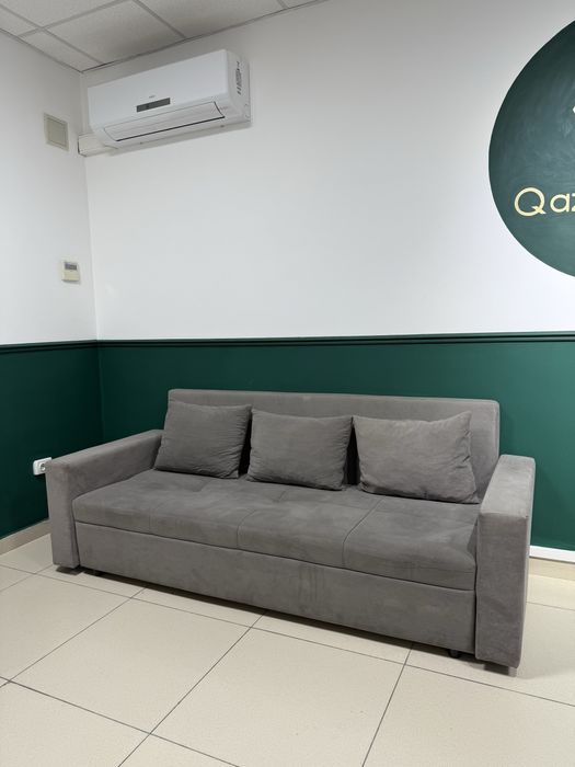 Диван для гостей и офисной