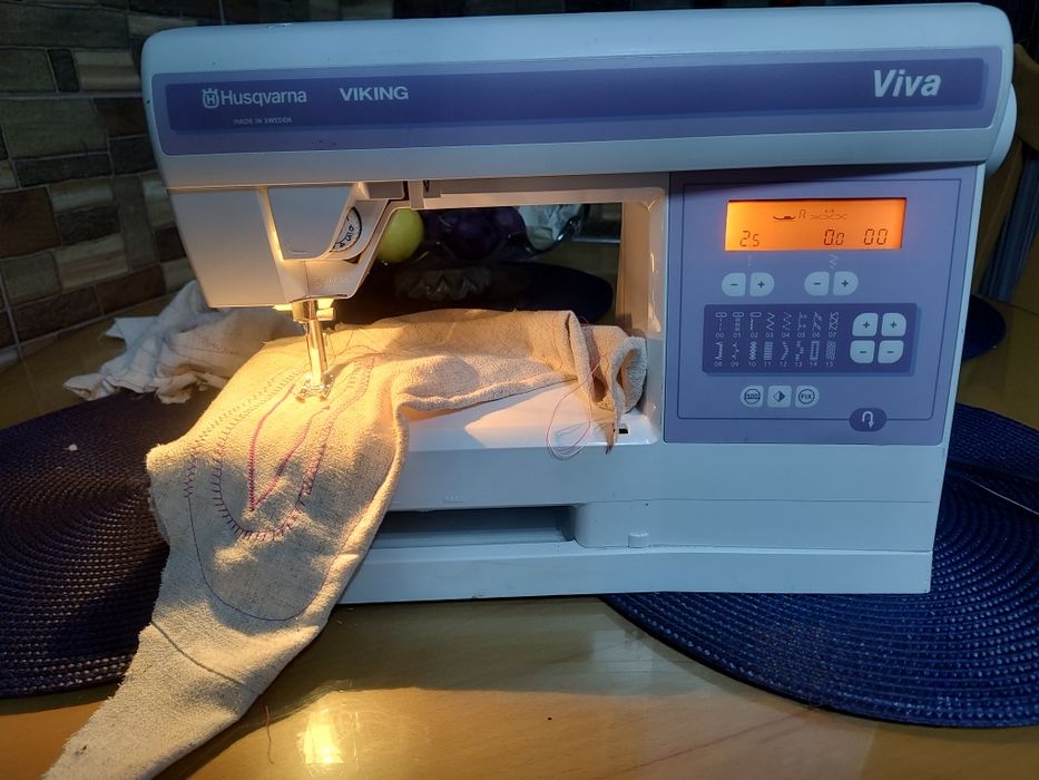 Mașina cusut Husqvarna viking -viva (electronică)