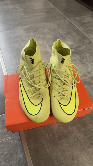 Ghete fotbal nike mercurial