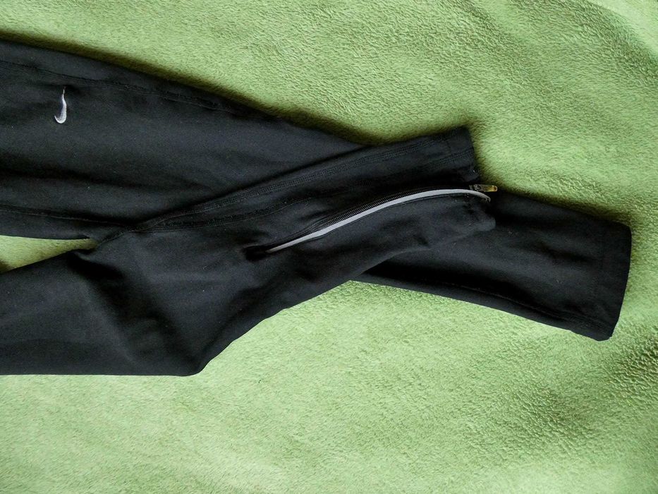 продавам дамски клин nike,размер s в черно.