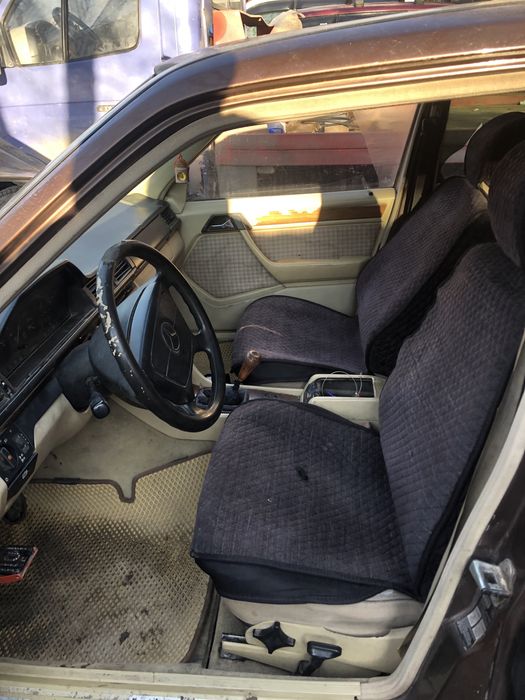 Продам машину мерс 220 w124