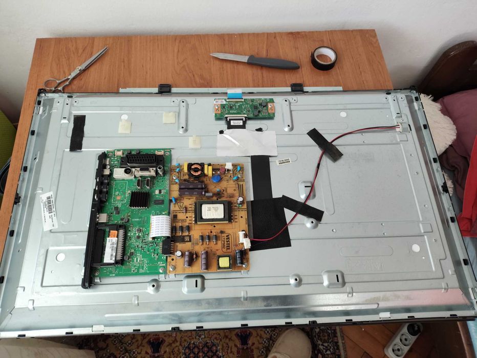 Телевизор Hitachi 32 на части