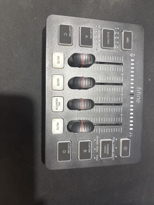 Продам микшер fifine sc3