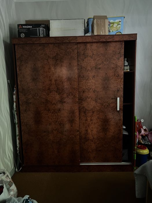 Продам шкаф спальный