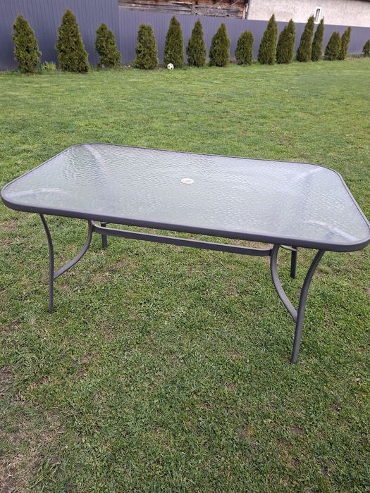 Masa terasa din sticla