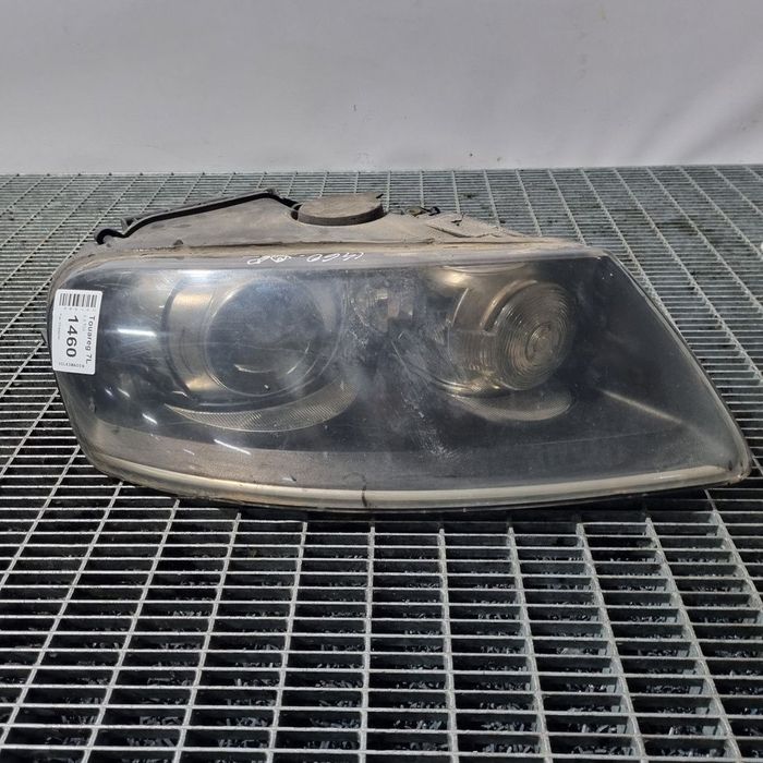 Far Dreapta Volkswagen Touareg 7L 2003 - 2006 SUV 4 Usi (1460) Xenon