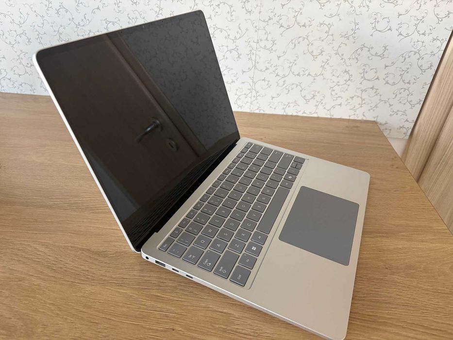 Лаптоп Microsoft Surface 7, Qualcomm Snapdragon X Plus, 16 GB RAM, 256 GB SSD