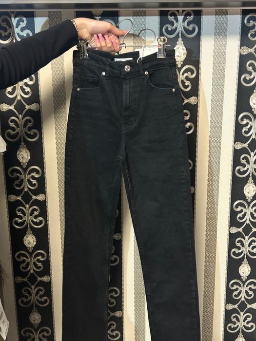 Blugi bershka de dama negri marimea 34