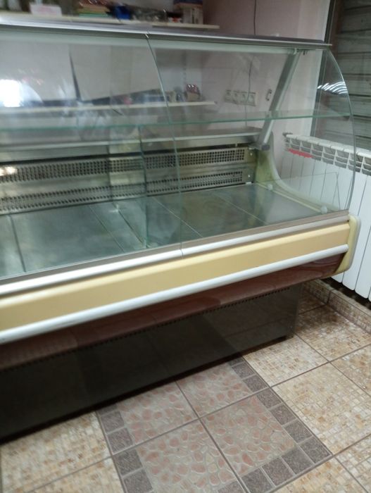 Хладилна витрина -с хладилни депа с 2 врати
