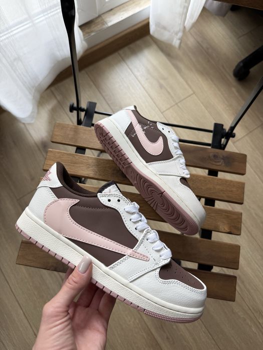 Маратонки nike dunk travis scott