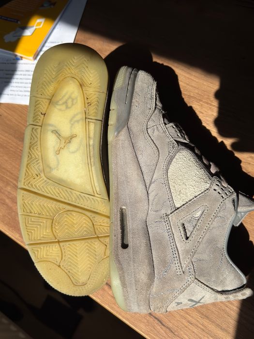 Jordan 4 Retro Kaws folosiți