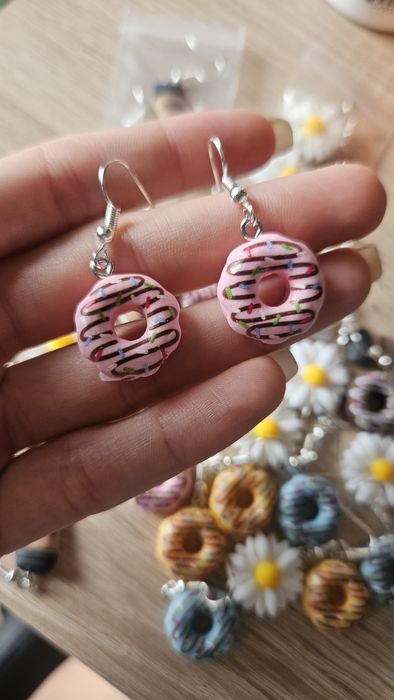 Обеци              .