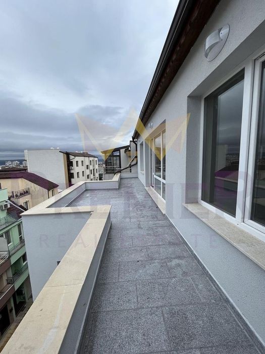 Продава се Четиристаен апартамент в Варна, ХЕИ - 131 кв.м за 1451 €/кв.м - Снимка #2