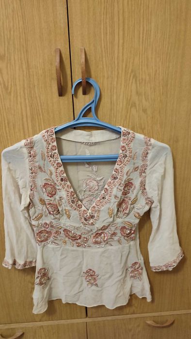 Кофтточка нарядная,с вышивкой.