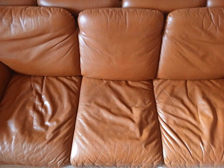 Кожена холна гарнитура: Дивани Тройка/ 3-ка, Двойка/ 2-ка, 2 табуретки