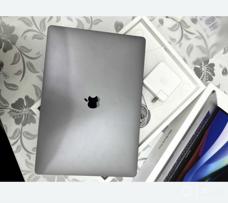 Macbook pro 16 макбук про 16 установлены игры Pubg CS 2,Dota 2 roblox,