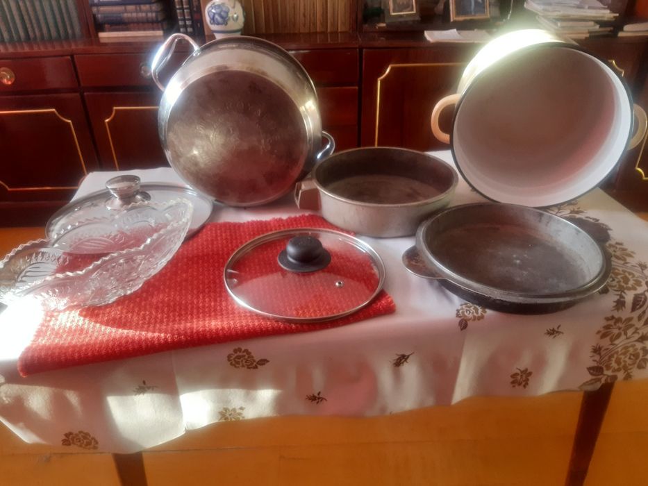 Кастрюли сковородки